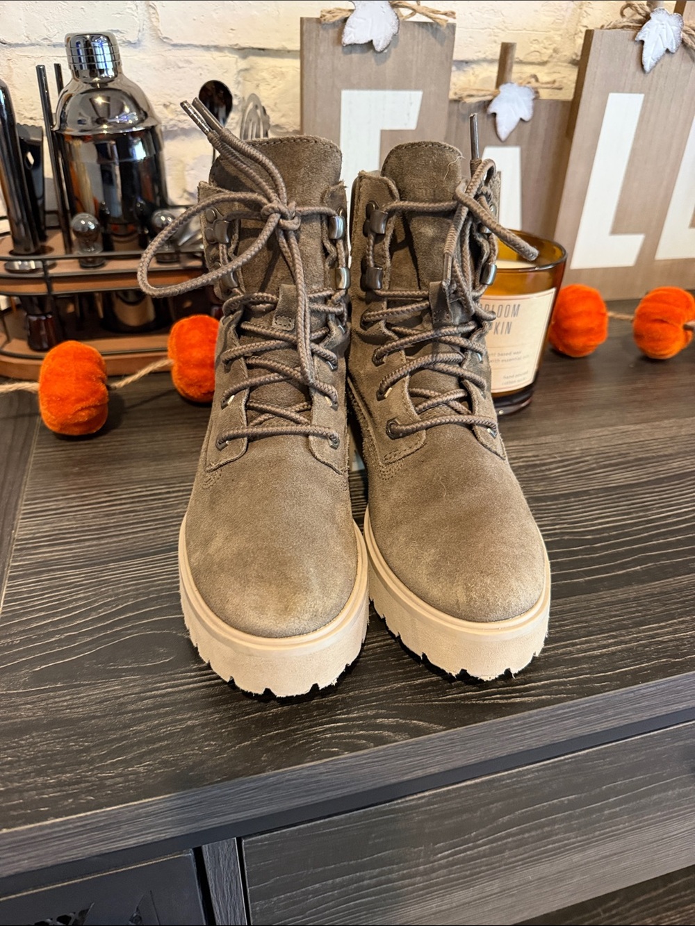 Timberland olive/brown Suede Lace-Up Platform Ankle Boots